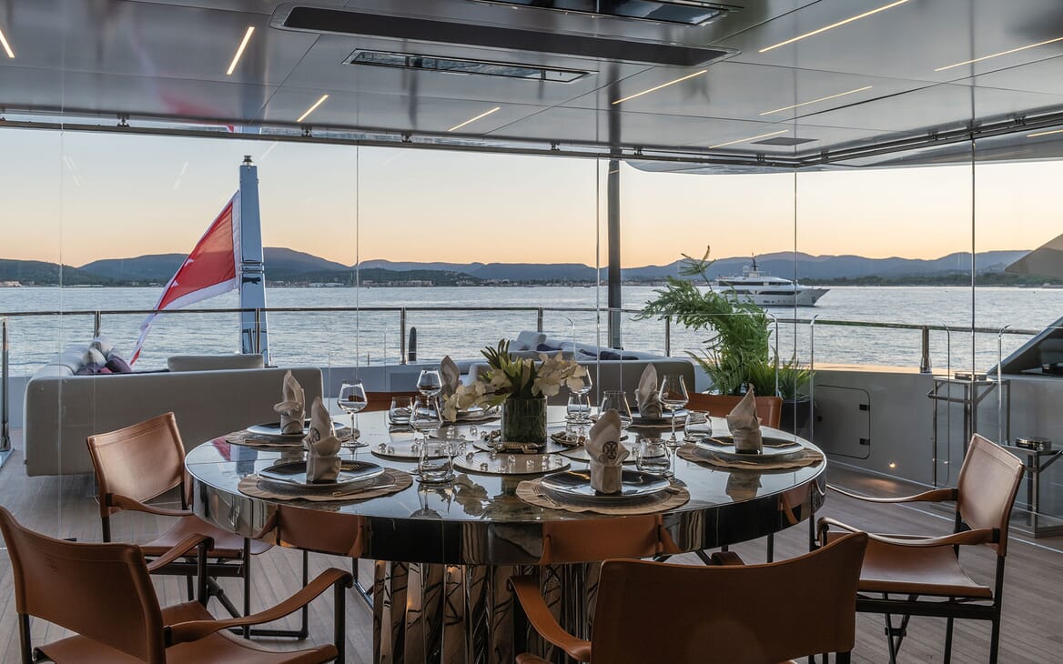 Motor Yacht LEL Dining Table